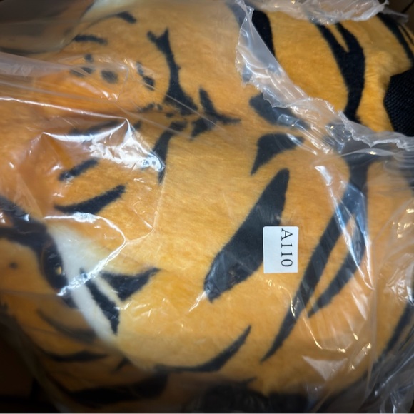 NWOT Plush Tiger Face Backpack for Adults or Kids - Orange, Black, and Gray - Picture 9 of 9